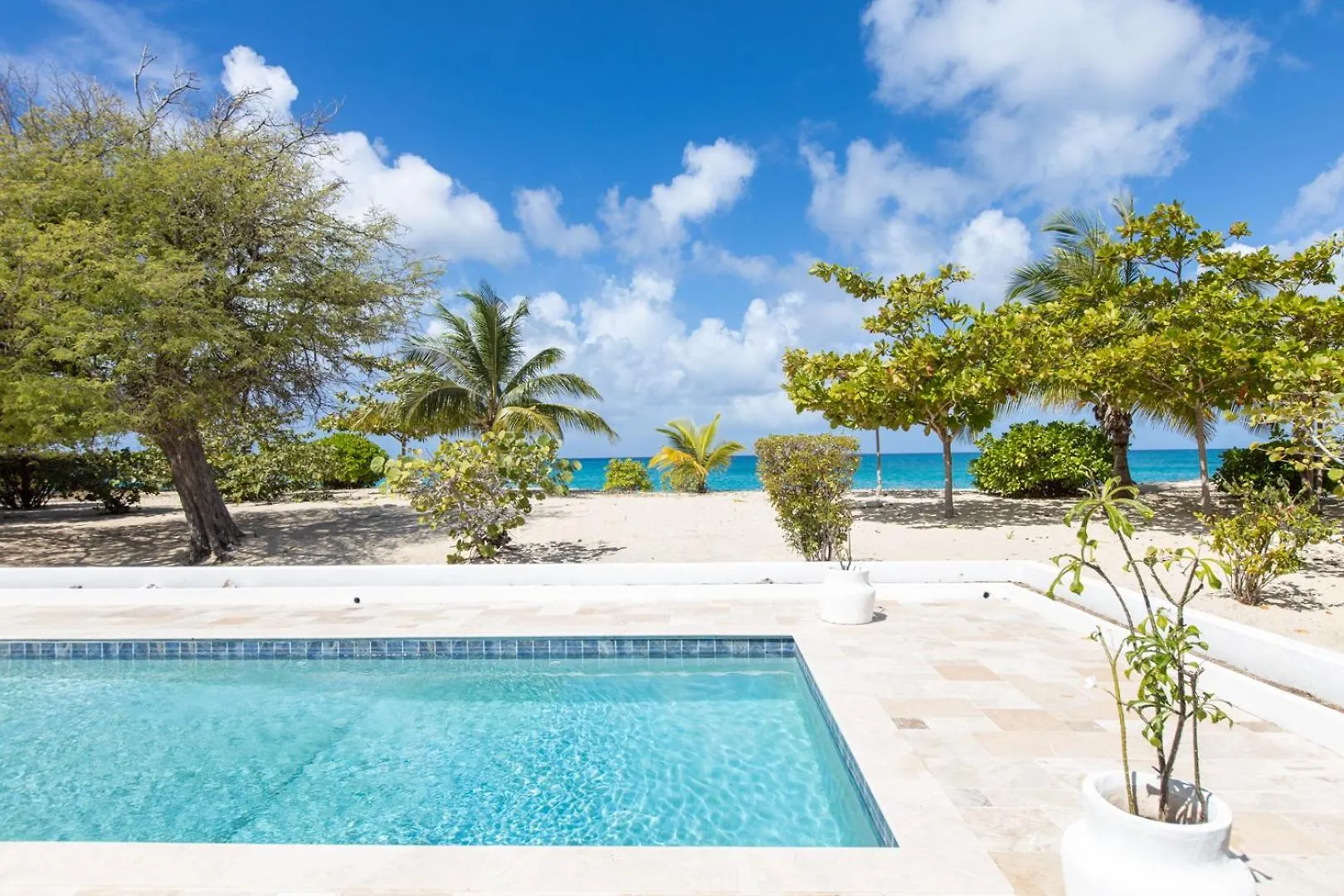 Blue Horizon Beach Bungalow Baie Longue