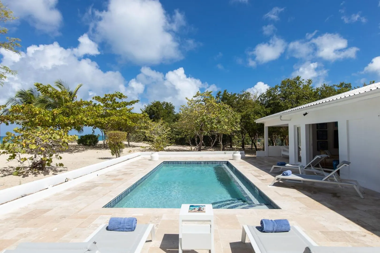 Blue Horizon Beach Bungalow Baie Longue بيت للعطل