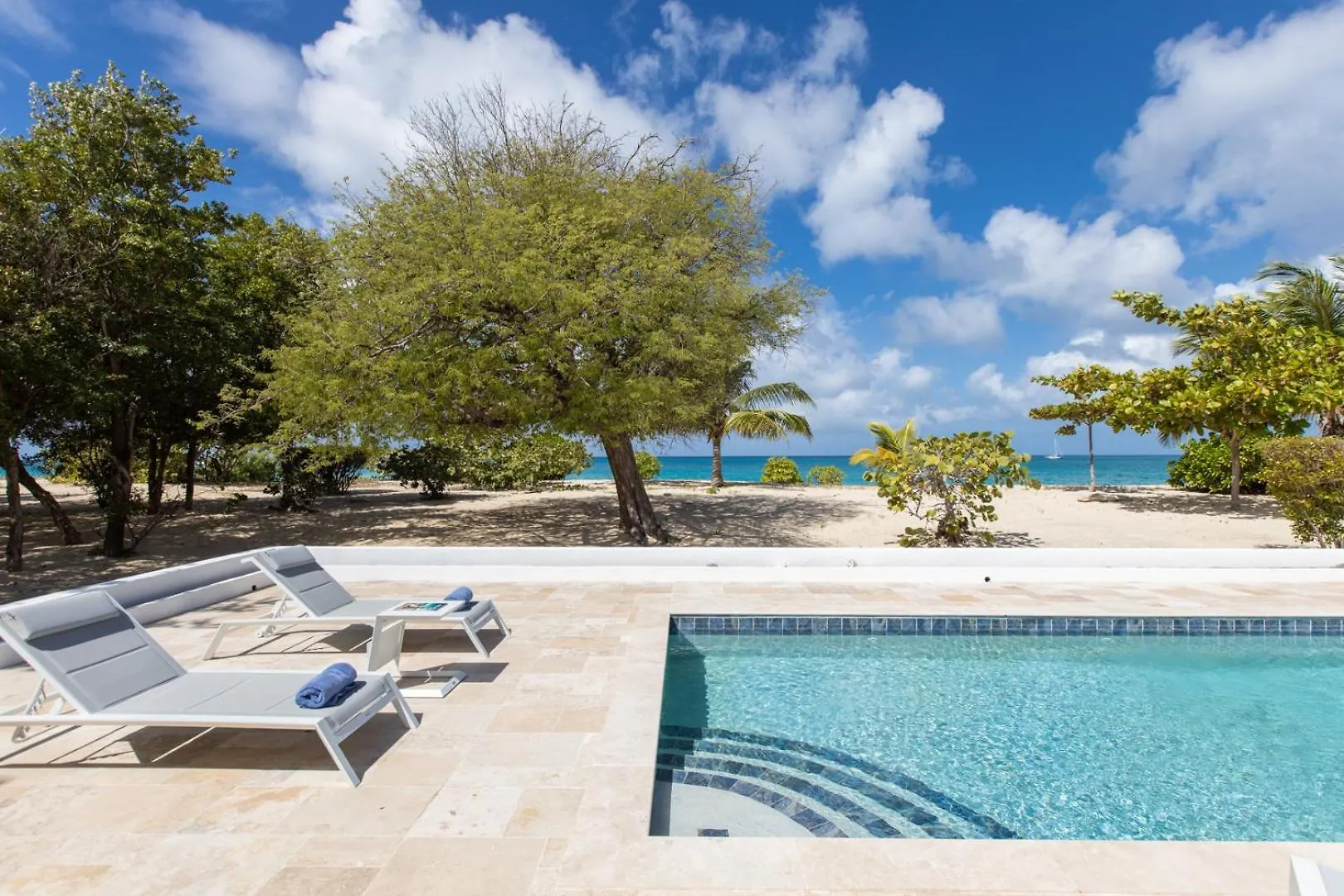 Blue Horizon Beach Bungalow Baie Longue